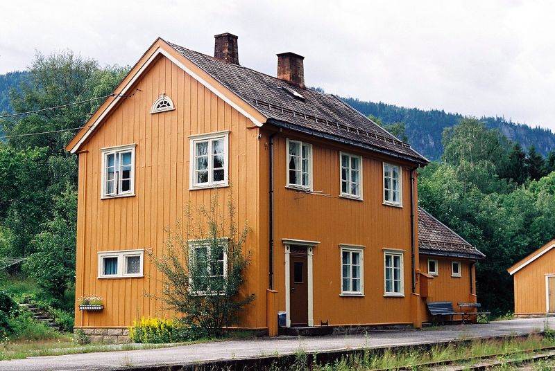 Fil:Veggli stasjon Numedalsbanen.jpg