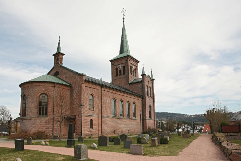 Fil:Svelvik kirke TRS.jpg