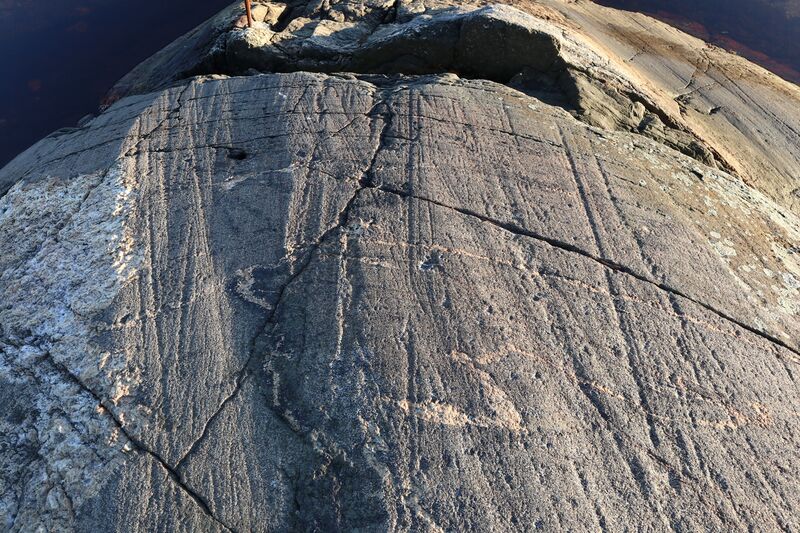 Fil:Skuringsstriper Søndeled.jpg