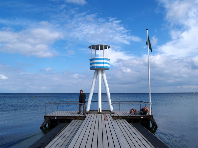 Fil:Life guard tower, Klampenborg.jpg