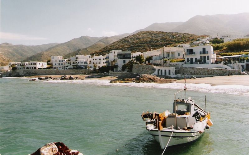 Fil:Naxos-Apollonas.jpg