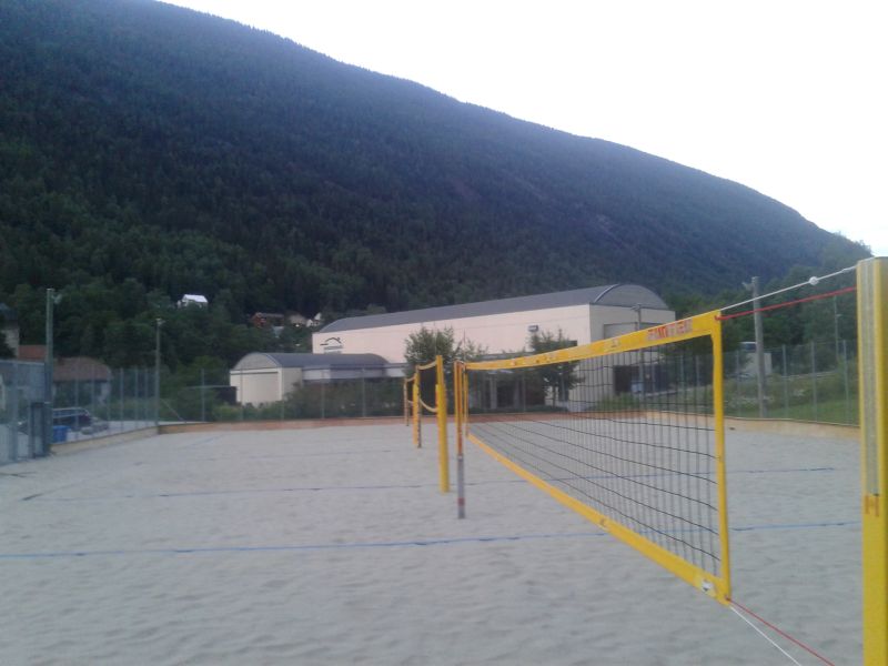 Fil:Rjukan sandvolleyballbane.jpg