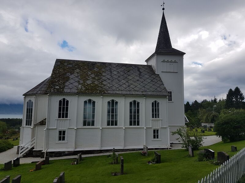 Fil:Hatlestrand kirke fra RA 20170604-161534-jpg.jpg