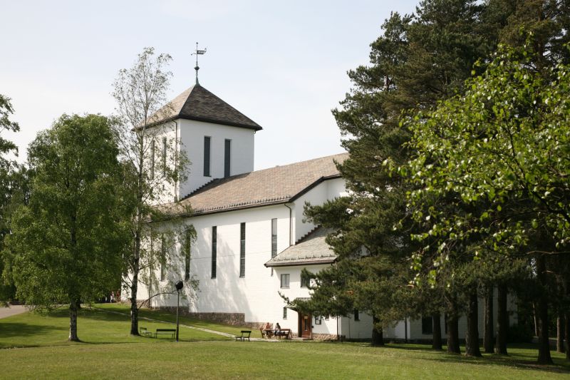 Fil:Grefsen kirke 20080531-1.jpg