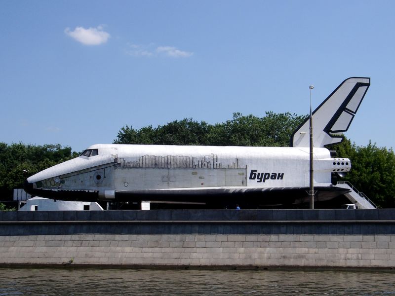 Fil:Buran in Gorky Park.jpg