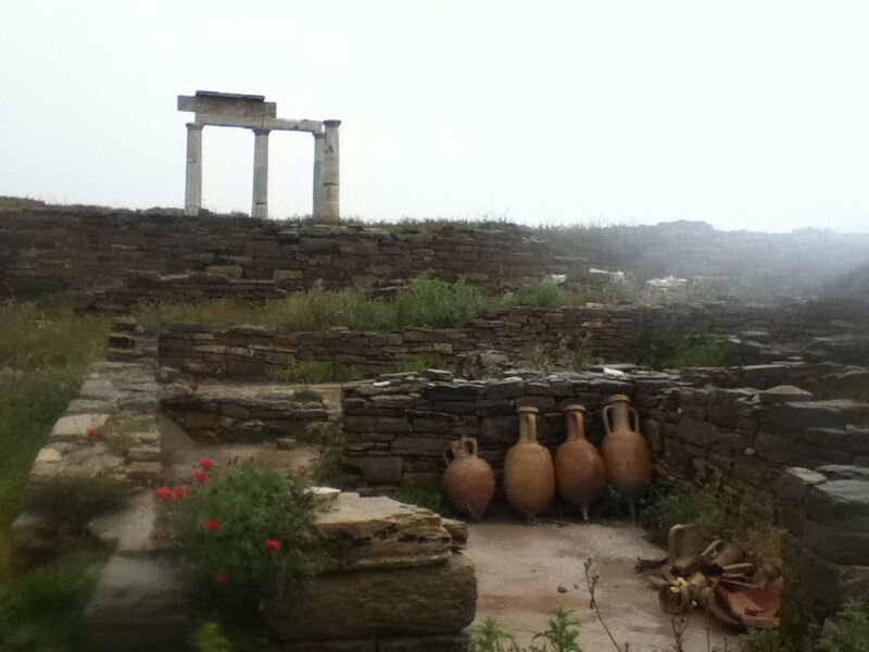 Fil:Reconstruction side on Delos.jpg