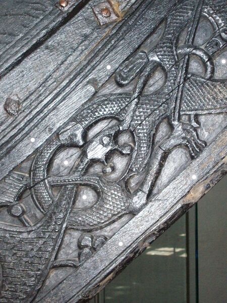 Fil:Oseberg bow detail.JPG