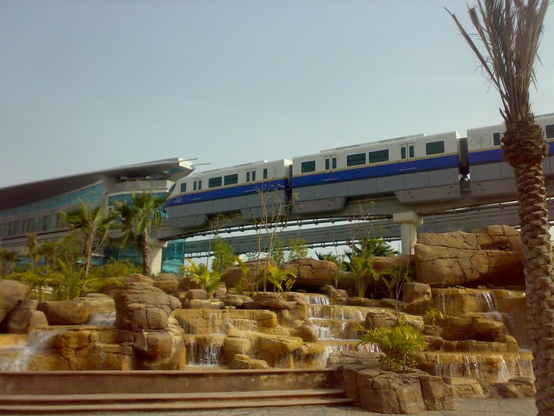 Fil:Dubai Monorail 01.jpg