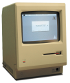 Apples Macintosh 128K fra 1984 ble verdens første kommersielt suksessrike personlige datamaskin som kommuniserte med brukeren ved hjelp av grafikk og mus istedenfor tekstkommandoer.
