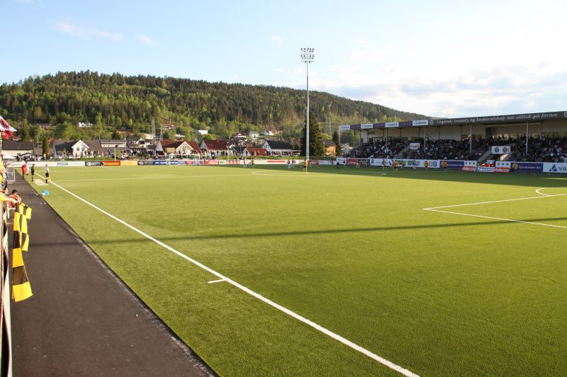 Fil:Mjøndalen stadion IMG 6949.jpg