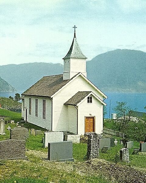 Fil:Holmedal kirke.jpg